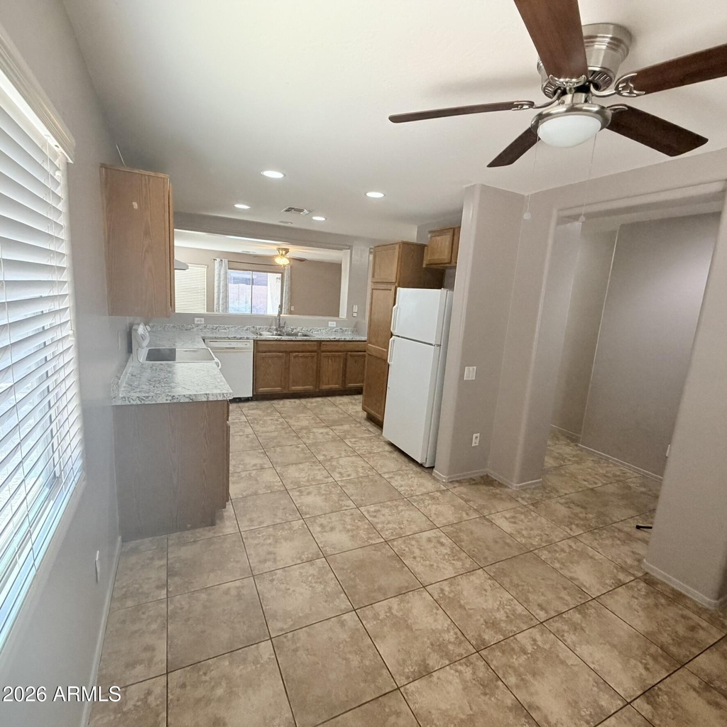 43845 W Arizona Avenue - Photo 14