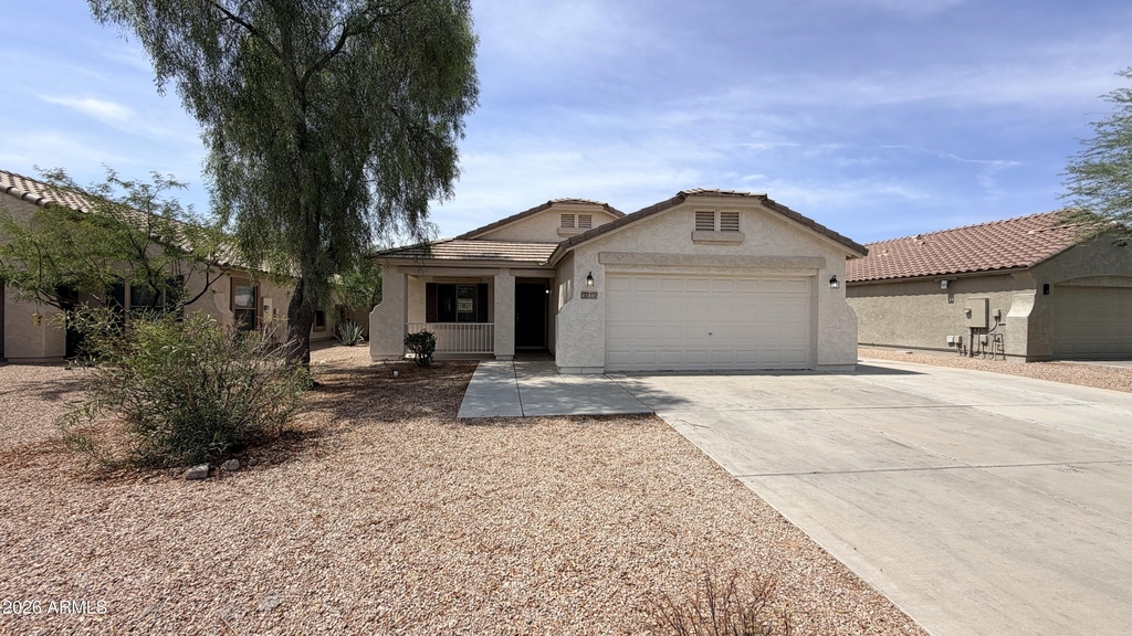 43845 W Arizona Avenue - Photo 0