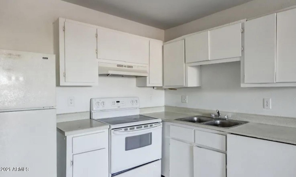 1709 W Mountain View Road - Photo 2