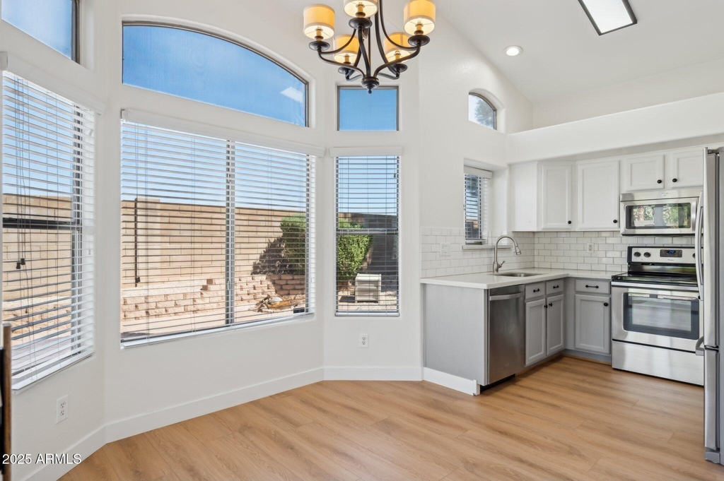 2131 S Peppertree Drive - Photo 2