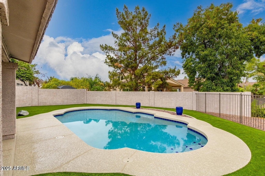 6230 W Irma Lane - Photo 4