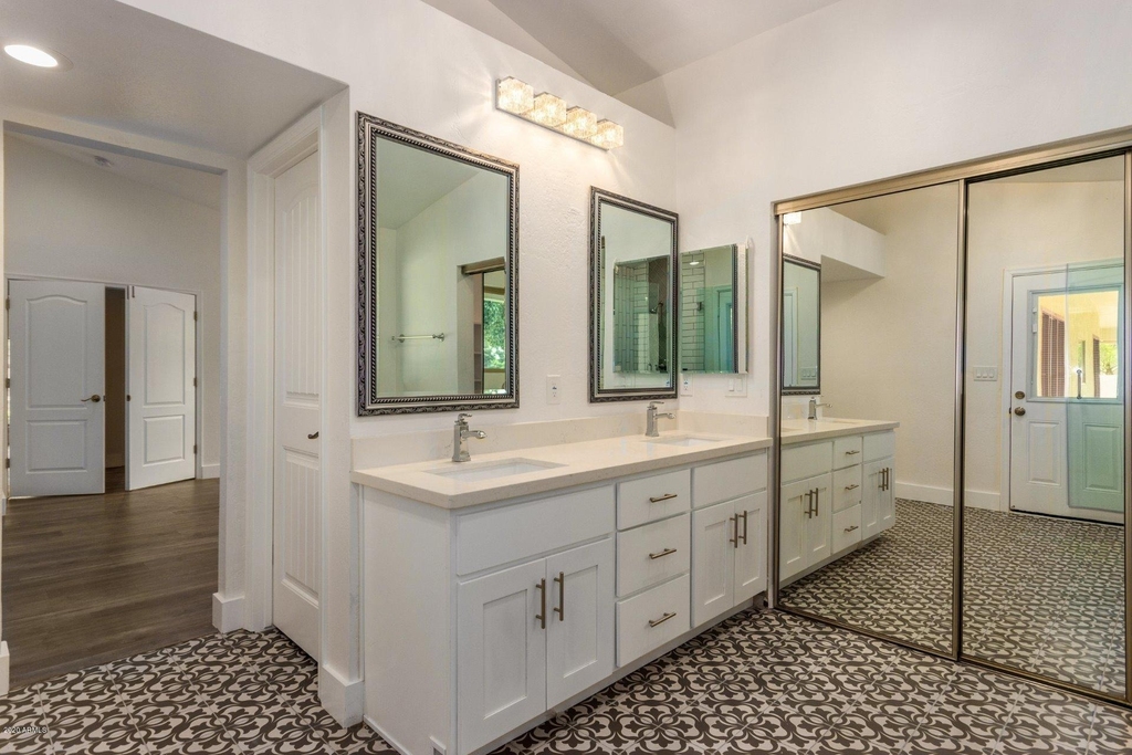 719 E Fairway Drive - Photo 27