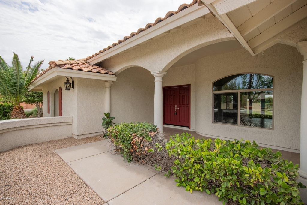 719 E Fairway Drive - Photo 3