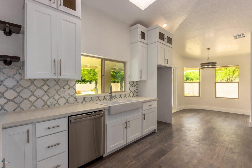 719 E Fairway Drive - Photo 11