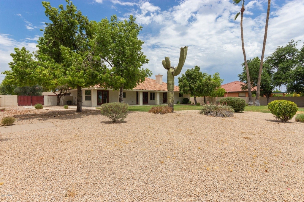 719 E Fairway Drive - Photo 36