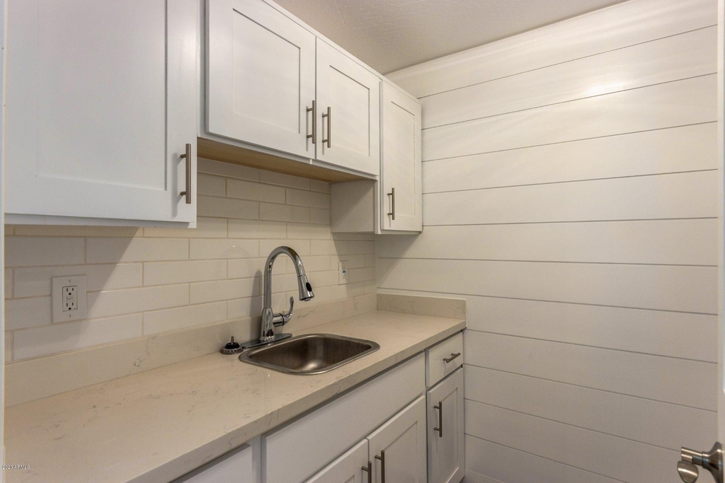 719 E Fairway Drive - Photo 20