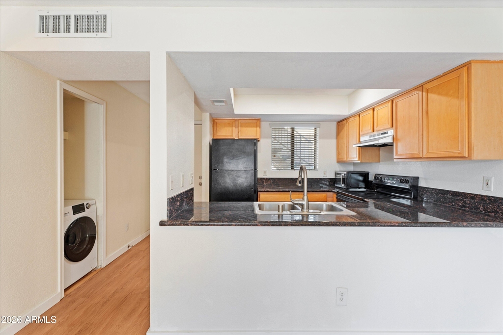 1065 W 1st Street - Photo 4