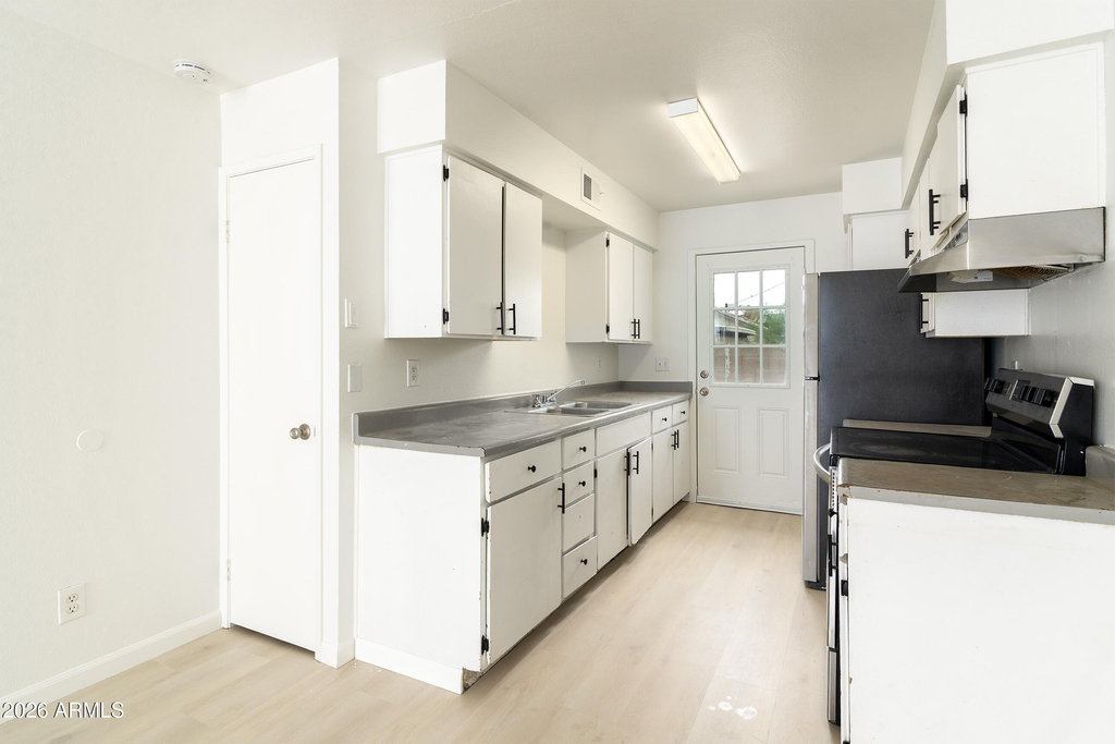 2444 E Willetta Street - Photo 10