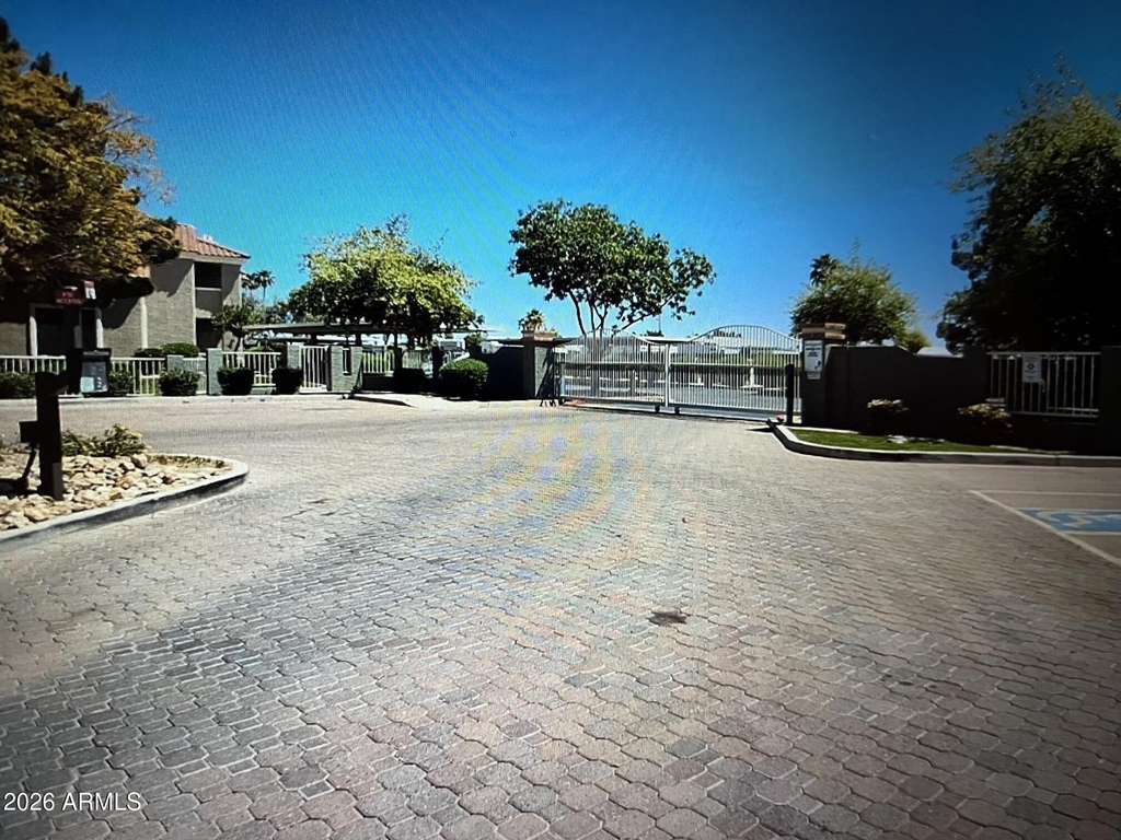 2929 W Yorkshire Drive - Photo 2