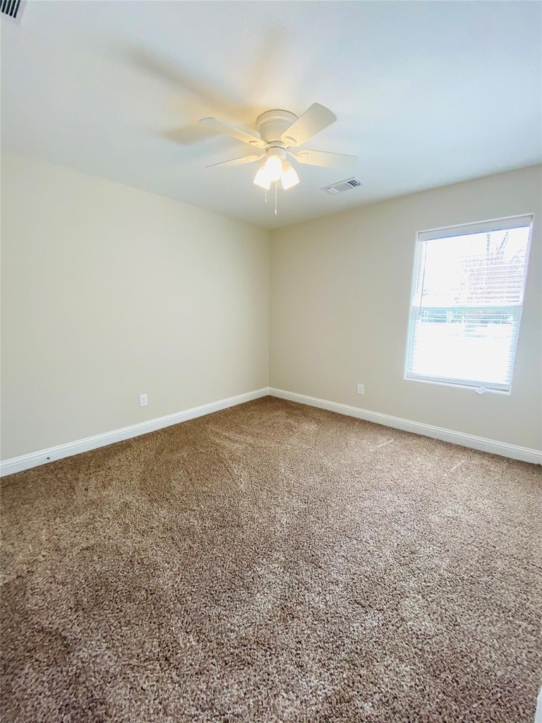 821 W Nelson Street - Photo 4