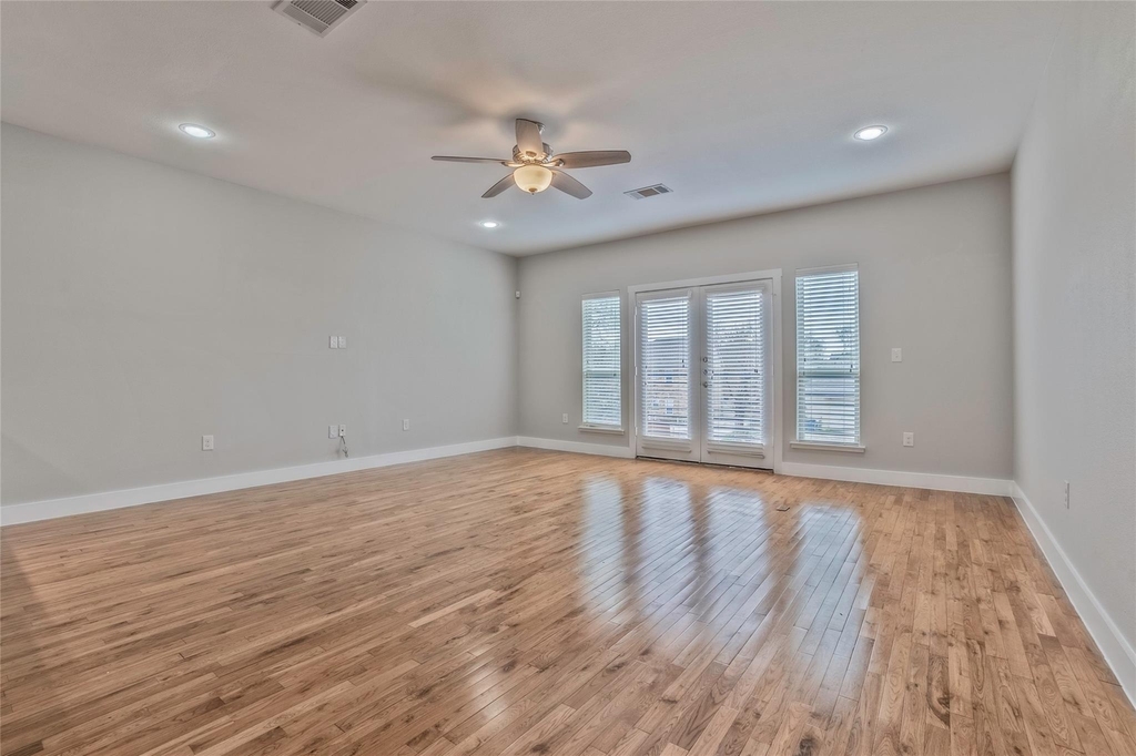 6051 Ross Avenue - Photo 10