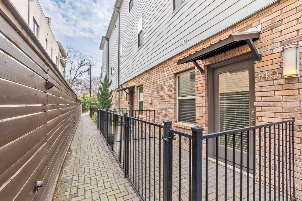 6051 Ross Avenue - Photo 1