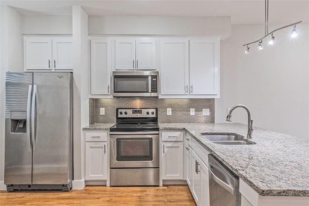 6051 Ross Avenue - Photo 6