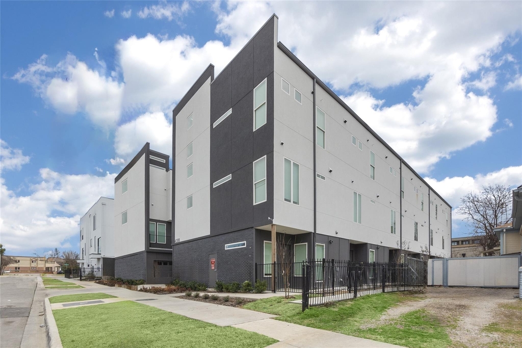 4314 Roseland Avenue - Photo 0