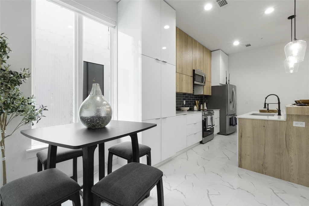 4314 Roseland Avenue - Photo 7