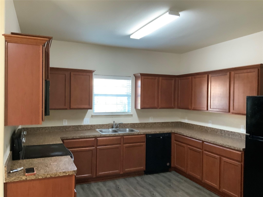 1030 Stanwyck Avenue - Photo 2