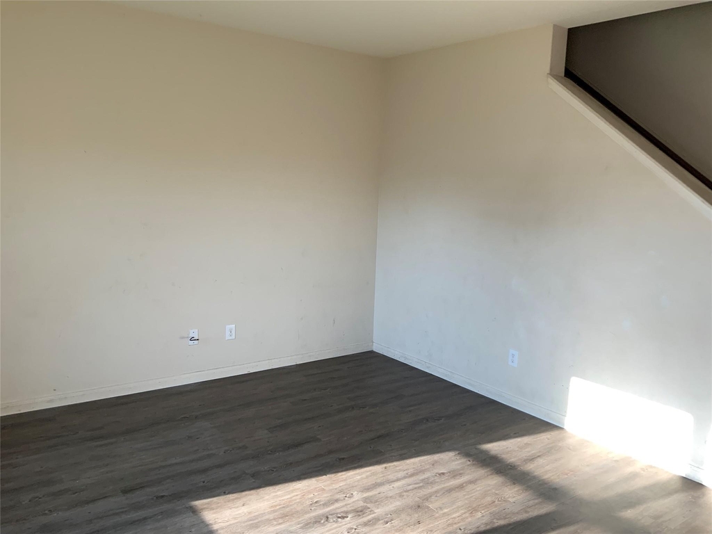 1030 Stanwyck Avenue - Photo 6