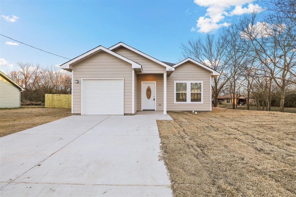 415 Williams Drive - Photo 0