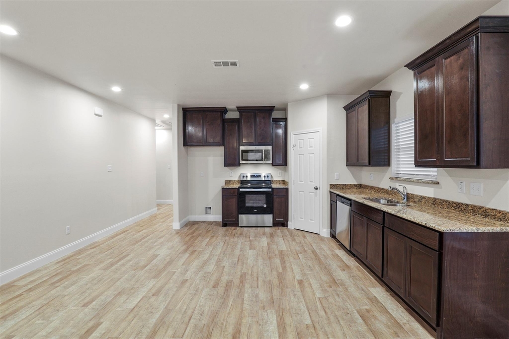 415 Williams Drive - Photo 5