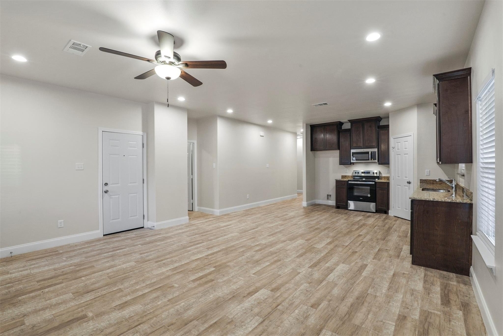 415 Williams Drive - Photo 2