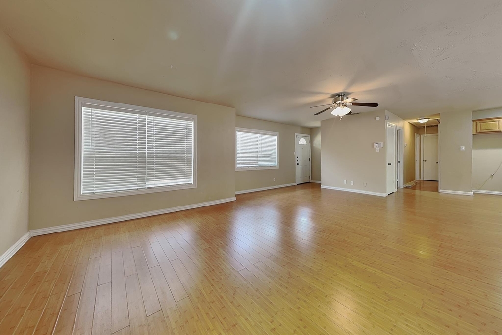 805 Aransas Drive - Photo 2