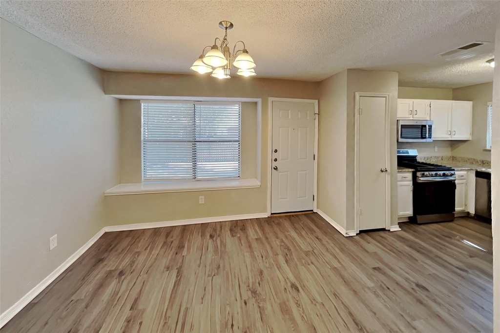 1313 Ponder Way - Photo 4