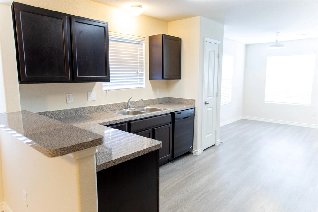 3953 Tarpon Springs Drive - Photo 3