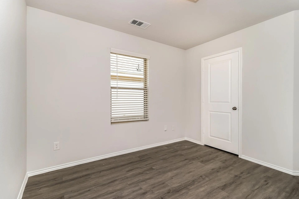 5216 Applegate Drive - Photo 9