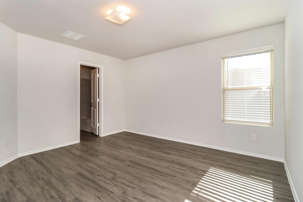 5216 Applegate Drive - Photo 7