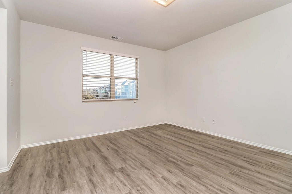 5216 Applegate Drive - Photo 8