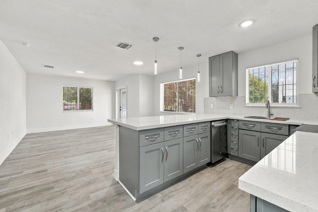 4952 Nw 21st Avenue - Photo 6
