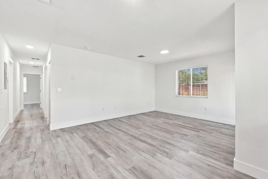 4952 Nw 21st Avenue - Photo 9