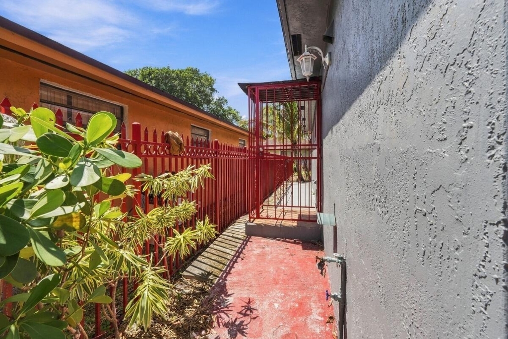 4952 Nw 21st Avenue - Photo 48