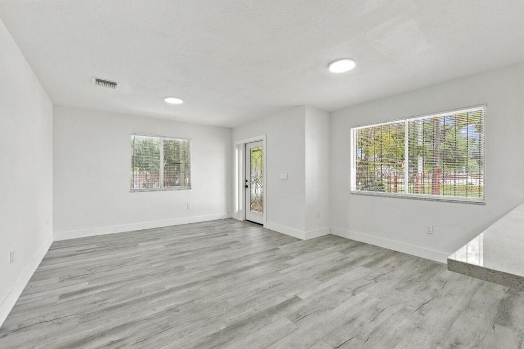 4952 Nw 21st Avenue - Photo 10