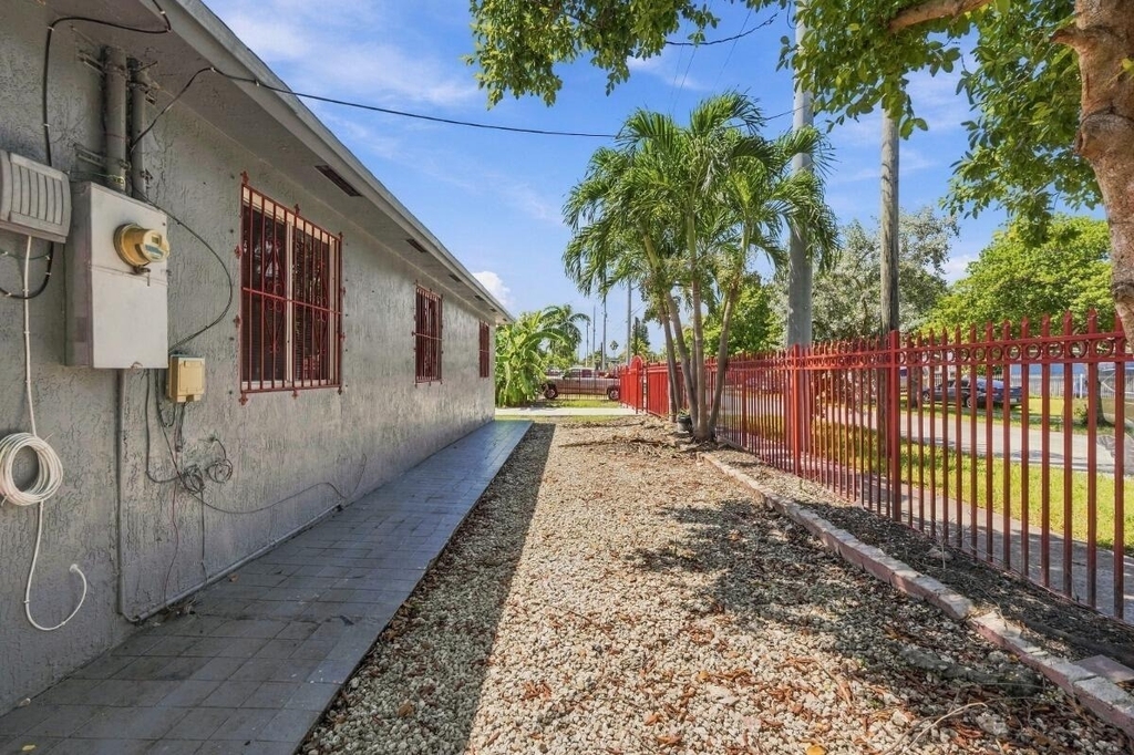 4952 Nw 21st Avenue - Photo 34
