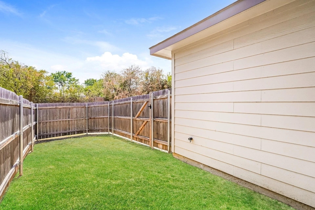 5556 Willamette Drive - Photo 2