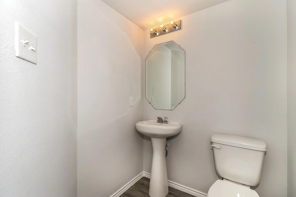 5556 Willamette Drive - Photo 11