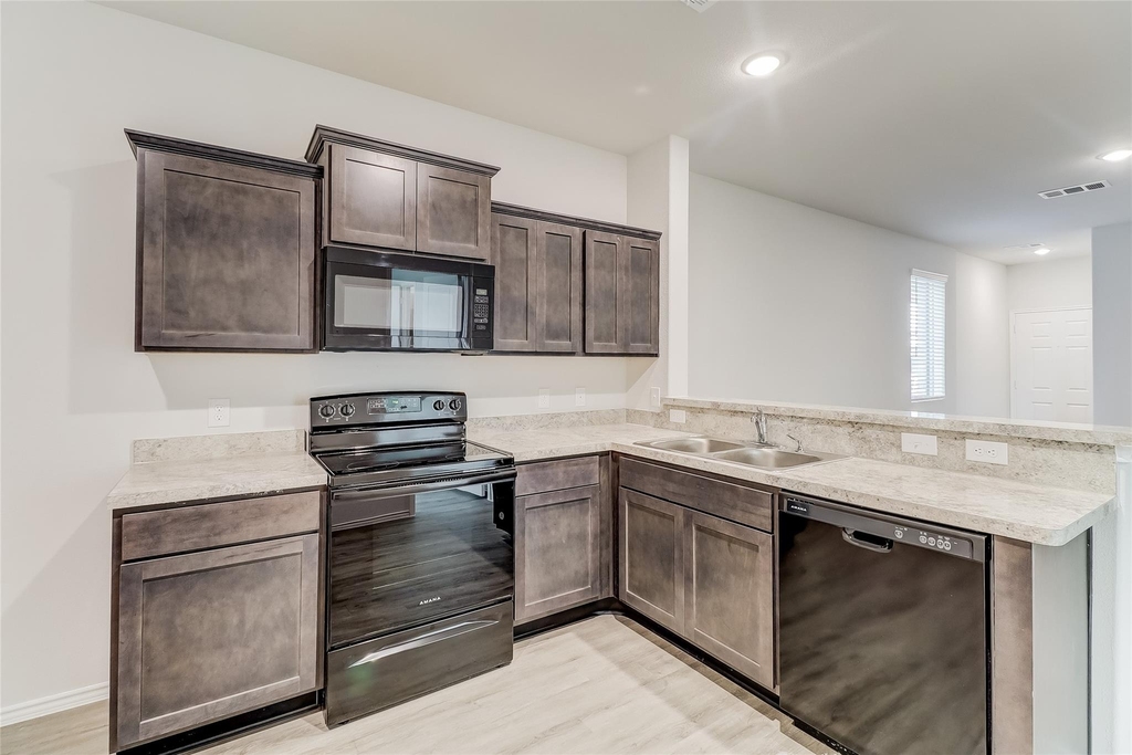 5528 Calm Waters Court - Photo 1