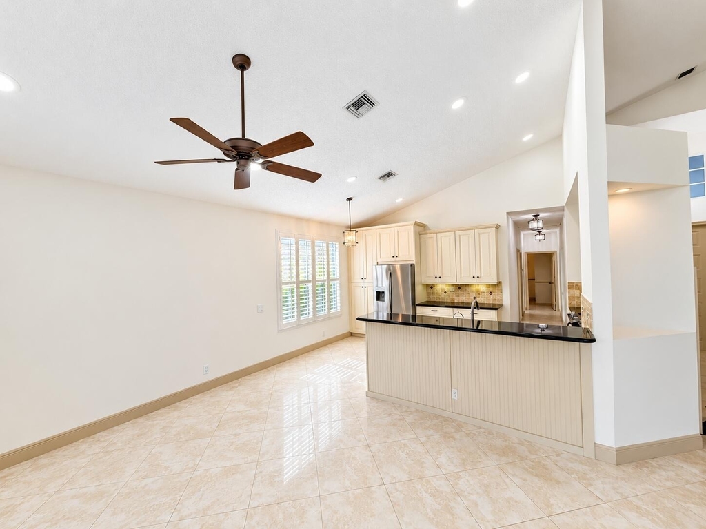 6841 Nw 81st Court - Photo 5
