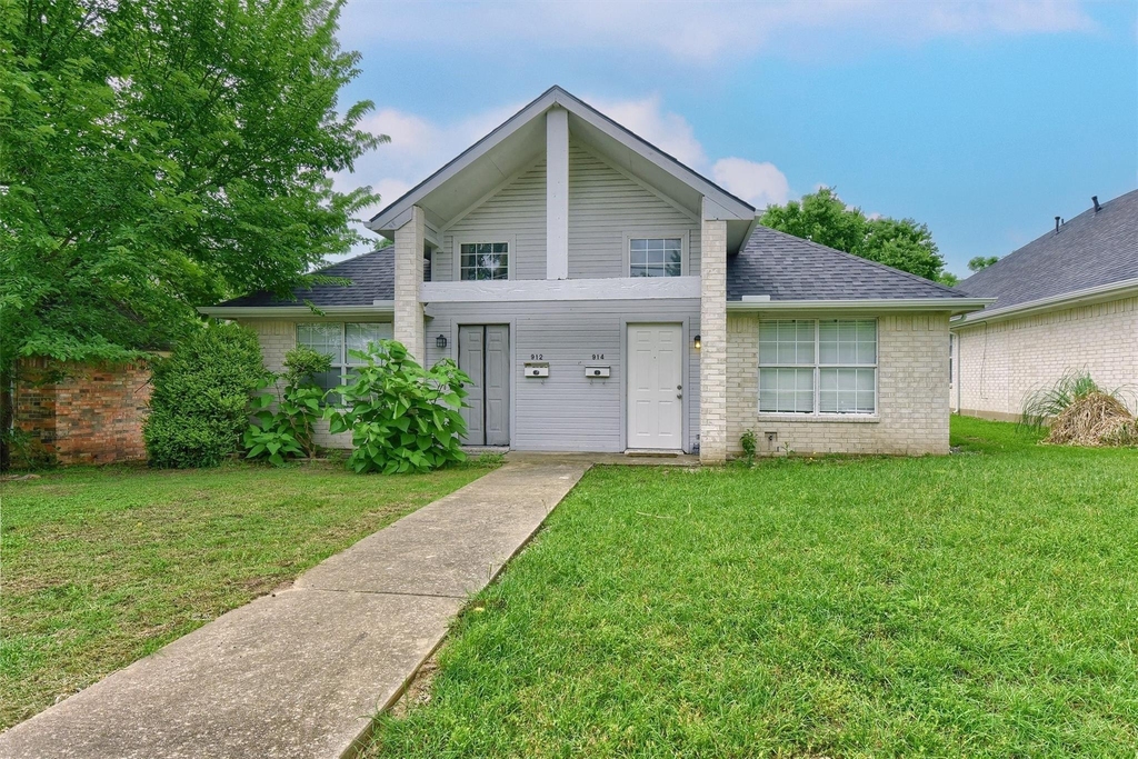 914 W Houston Street - Photo 0