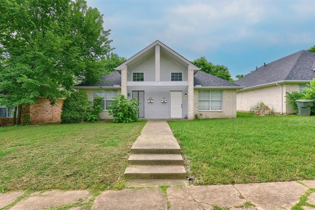914 W Houston Street - Photo 1