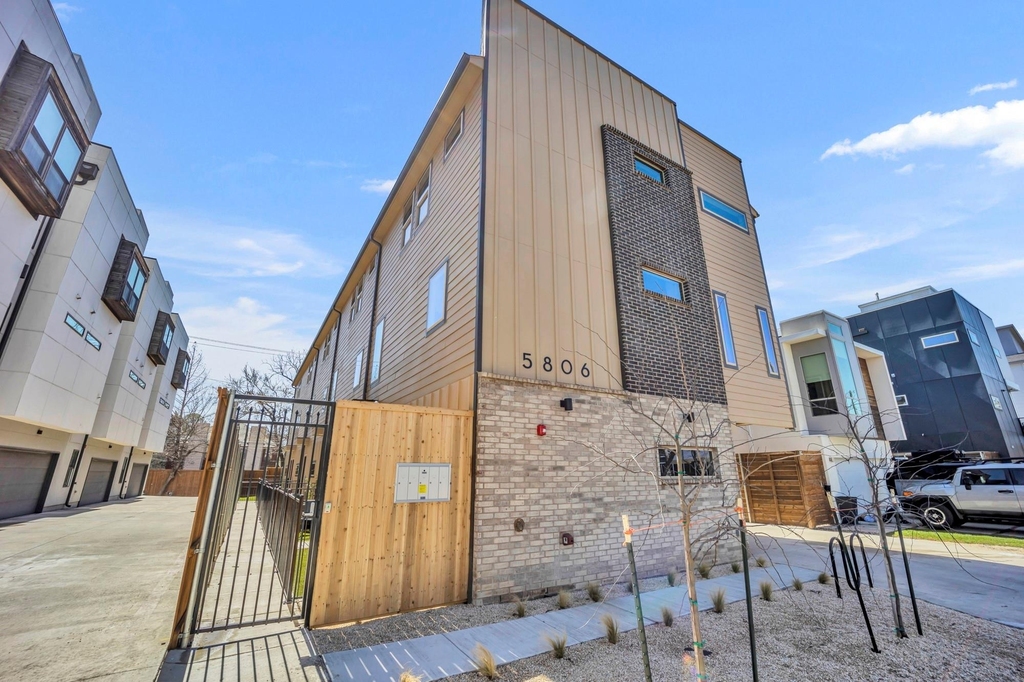 5806 Bryan Parkway - Photo 4