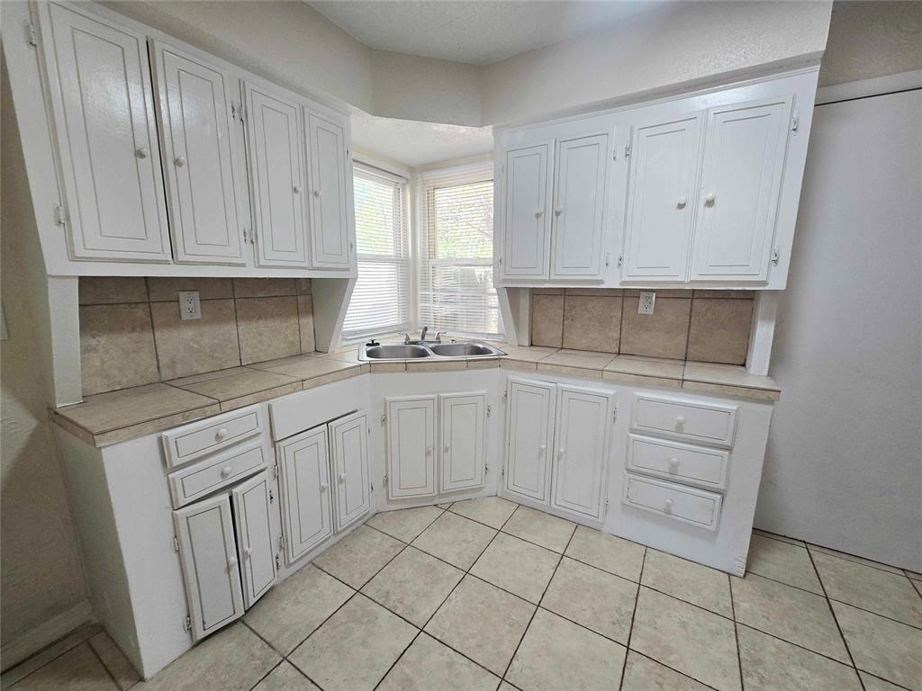 1129 Nw 82nd Street - Photo 3