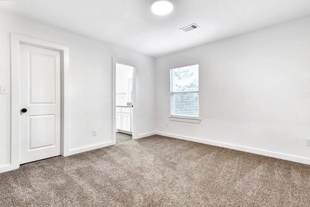 319 E Hull Street - Photo 12