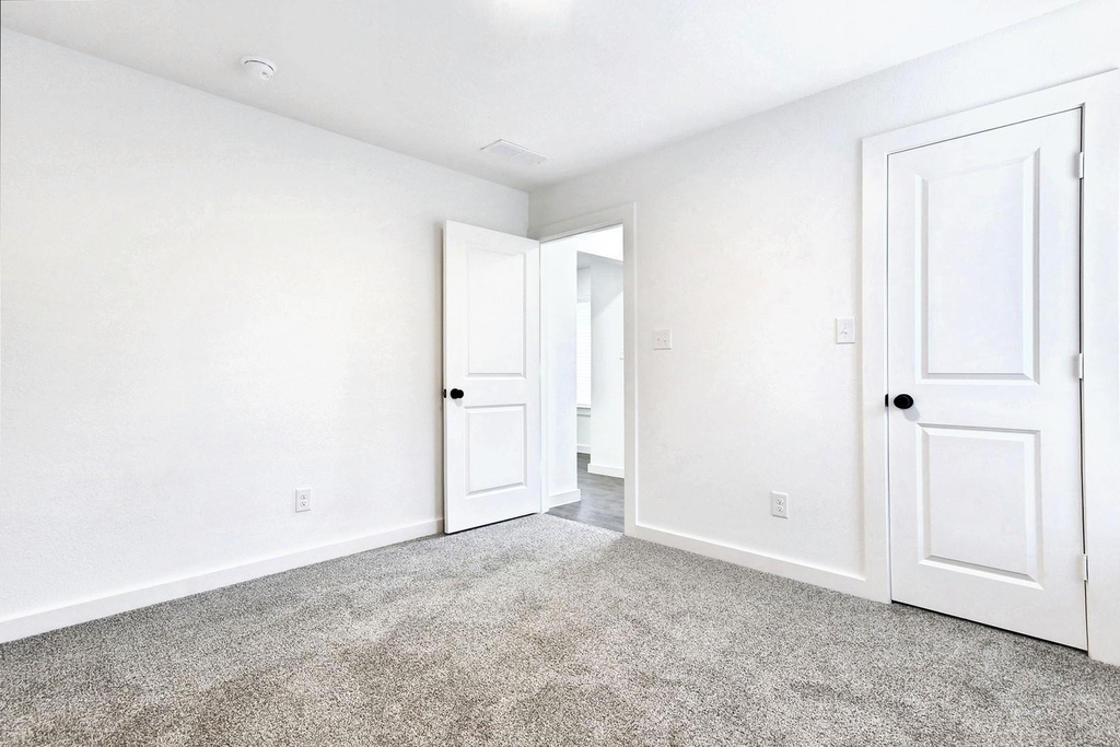 319 E Hull Street - Photo 9