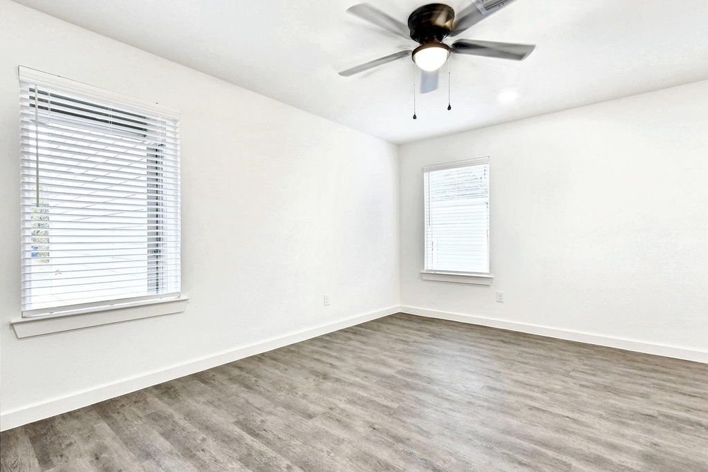 319 E Hull Street - Photo 7