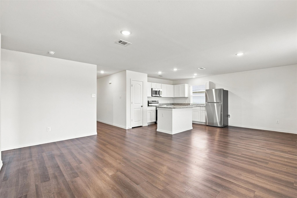 413 E Hull Street - Photo 1