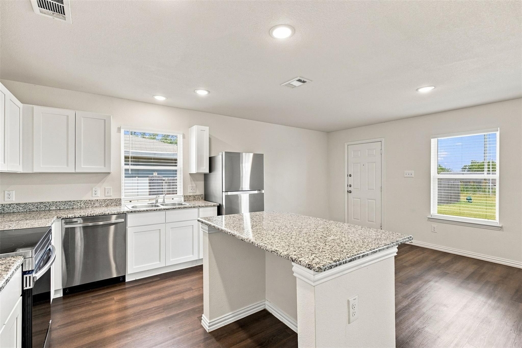 413 E Hull Street - Photo 5