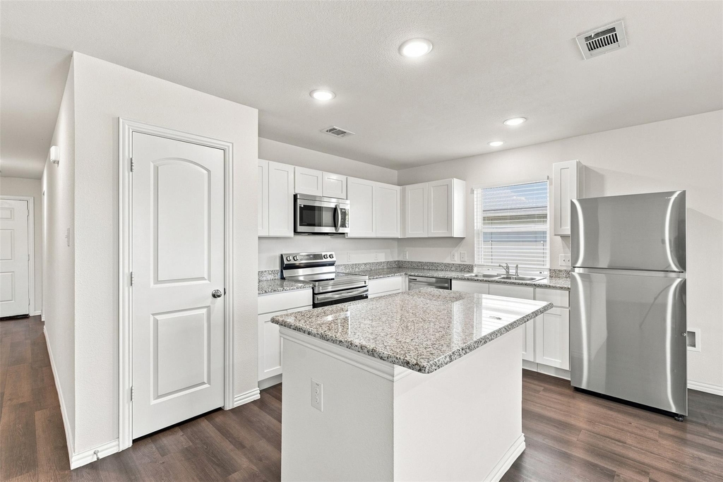 413 E Hull Street - Photo 6