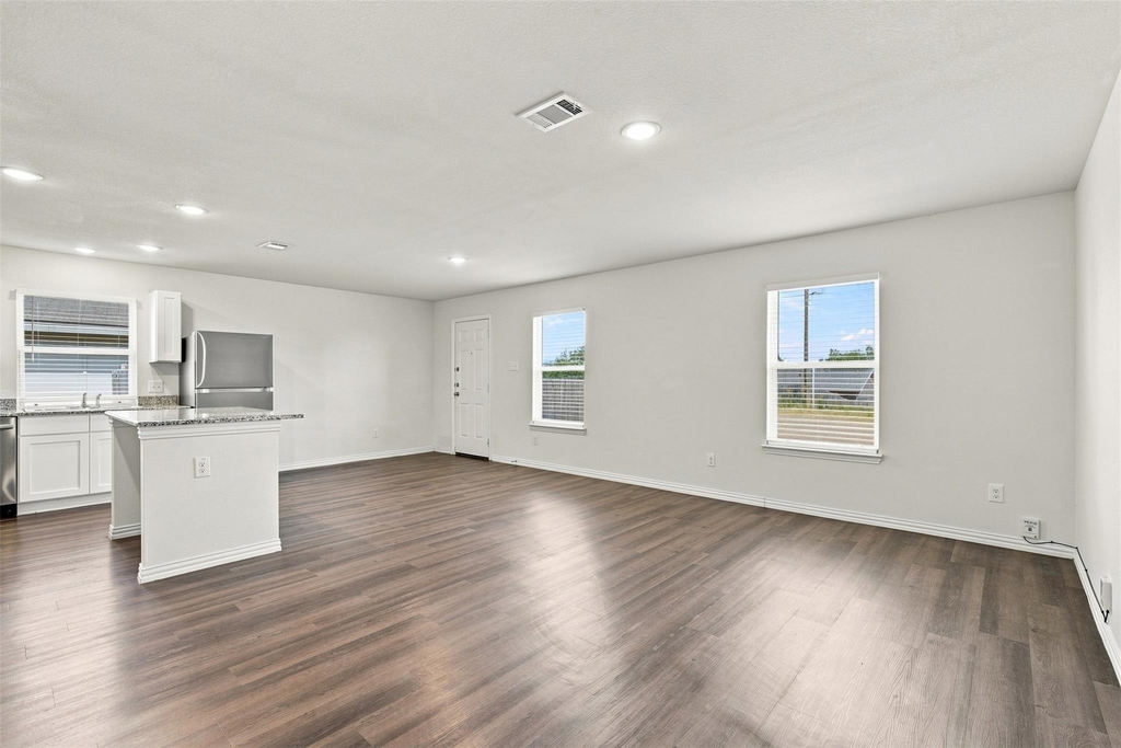 413 E Hull Street - Photo 2